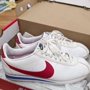 Nike Women's Classic Cortez Leather Size 8 807471-103